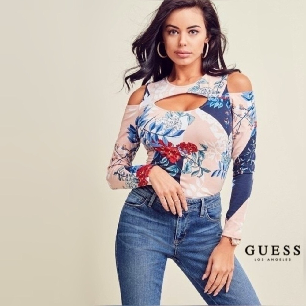 ❌SOLD❌Guess Long-Sleeves Cut Out Top